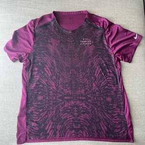 Nike Men's Maroon and Black Patterned Tee Size XL